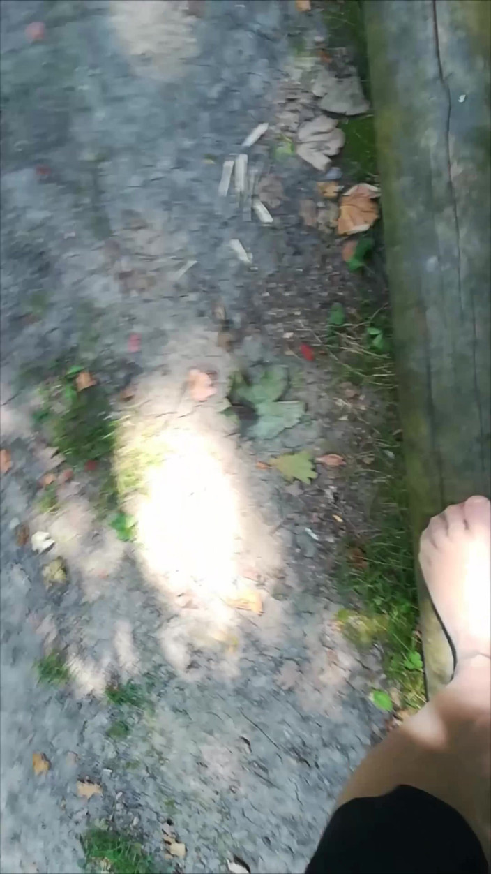 Carmen_Nylonjunge: Outdoor Balancing in Pantyhose