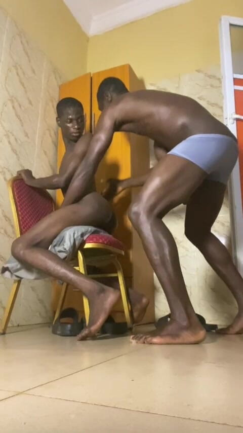 Thelittle_brown: Brown with Zaddy Big Cock