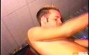 Gay Diaries: Dos chicos guapos se golpean sus culos apretados después de...