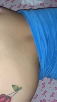 A vizinha fode o marido da amiga