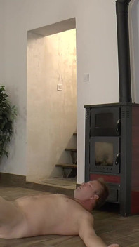 Stăpâna Cleo adoră să lovească sclavului