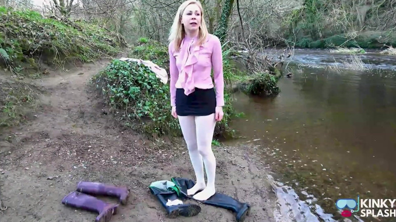 UKCuteGirl Lucy Lauren: I collant bianchi della segretaria inzuppati di pantaloni andati storti