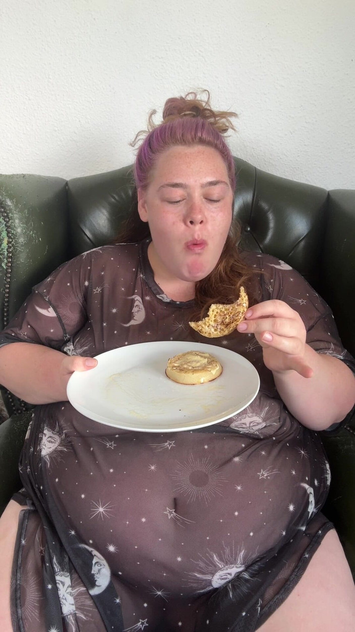 fatemmabbw: Enorme grandota hambrienta se rellena en el desayuno