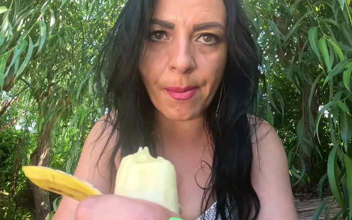 MilfyCalla: I Love Big Bananas, They Fill My Mouth.