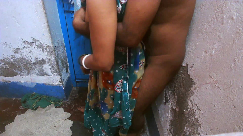 Busty Banuu: Жена сосет хуй ее мужа