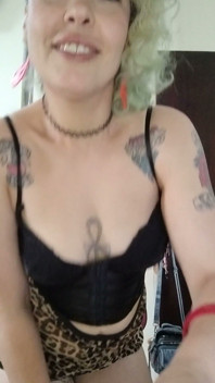 Hola amores! ¡Hoy pasaré el día en vivo aquí en la plataforma! ¡Ven a correrte conmigo, querida!