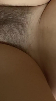 Orgasmo amateur peludo anal chorreando orgasmos con charla sucia de mi esposa.