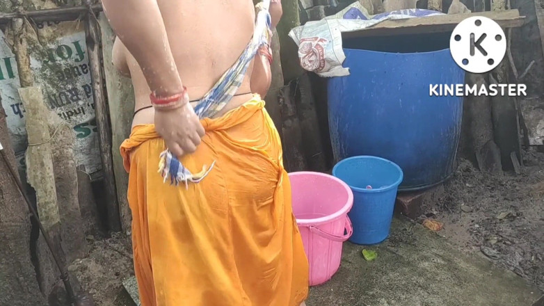 Anita yadav: Anita Yadav mandi dengan gaya India