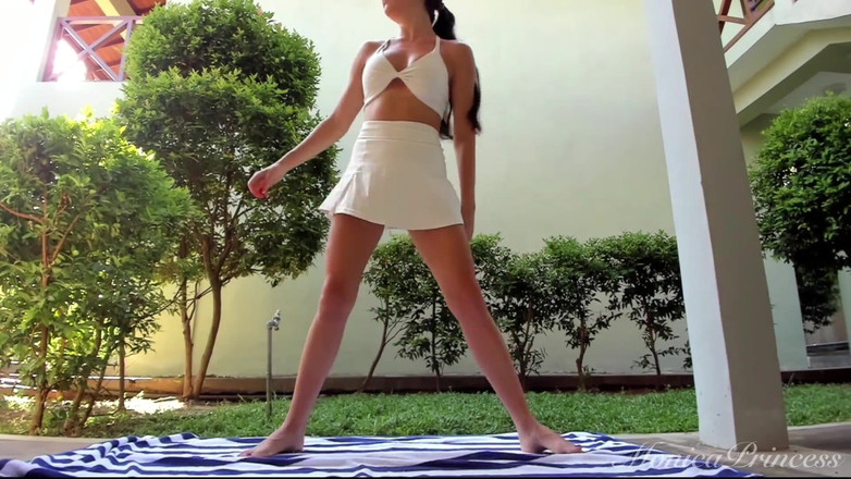 Princess Monica: Sensuele yogastroom: omarm de kunst van balans en verlangen