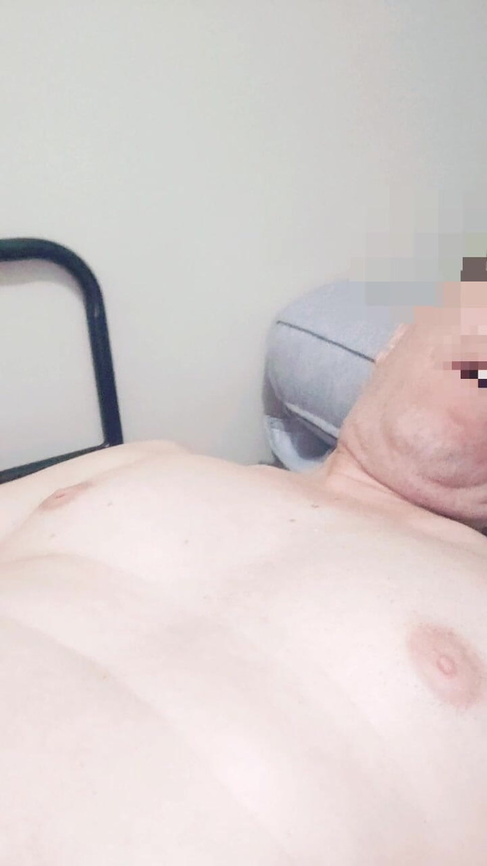 Ladyboy Karl: Creampie lízání mrdky
