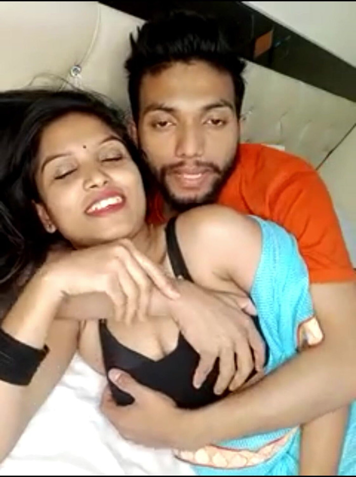 Your Neha Doll: देसी लड़की नेहा रोमांटिक चुंबन प्रेमी स्तन दबाती है और कई वीडियो देख रही है