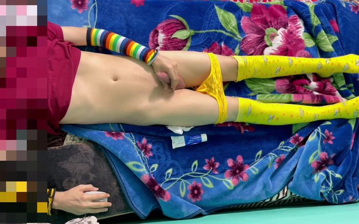 top femboy: Magrinha iraniana minúscula