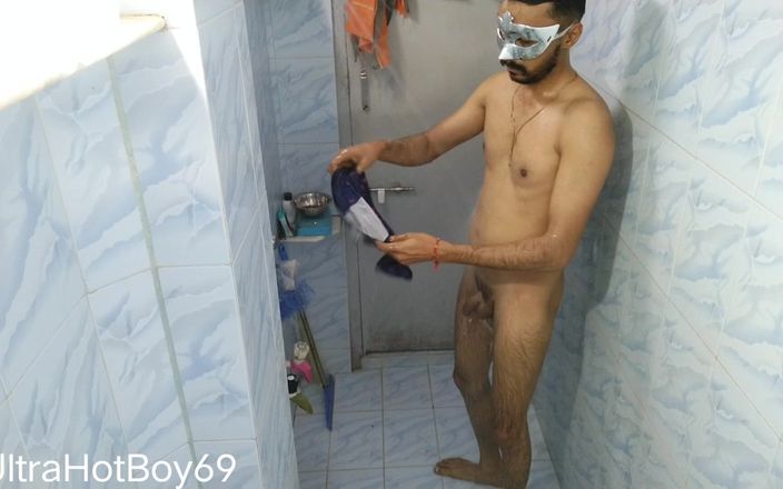 UltraHotBoy69: Divertimento completo al bagno