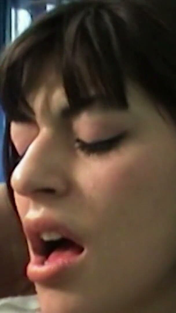 Zizi Vids: Qui a invité le jouet sexuel effronté dans le micro...