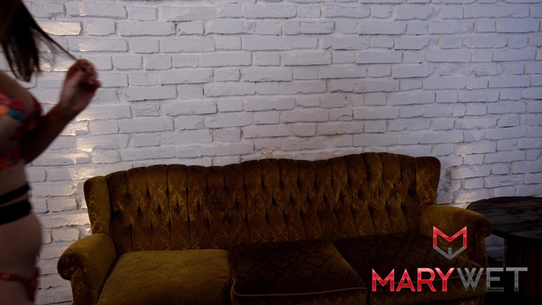 Mary Wet: Fancy a Hot Fashion Show?