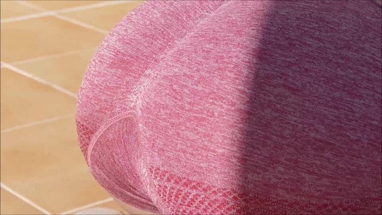 Natalie K: 指法和品尝我汗湿的阴户在户外锻炼
