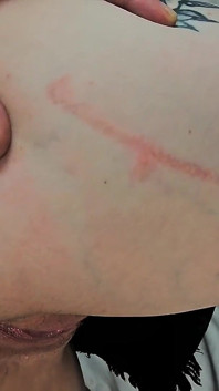Jag hittar min styvsyster i köket och hon låter mig knulla sin stora röv för en anal creampie