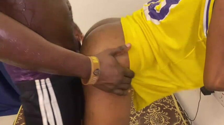 Horny Africans: Chtěl rychlovka, ale nemohl se najít jeho ptáka