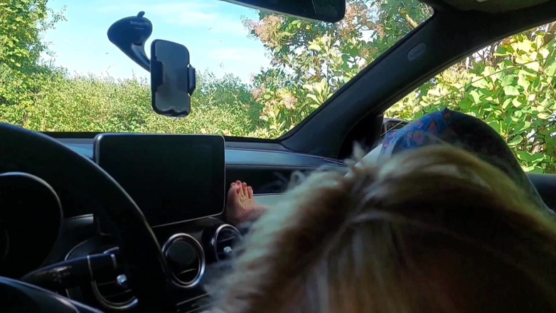 Selena701: Красива Зріла Блондинка Насолоджується Сексом У Сукні