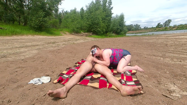 Angel_kisa: Ich lag am strand, ein fremder kam zu mir und...