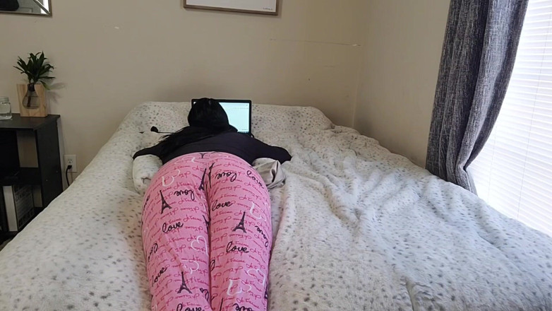 Julia Ryan: Thong Forgotten Pt 2