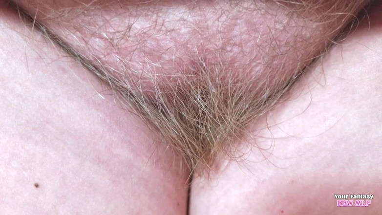 BBW_Wife: Mira el coño peludo de la tía meando en la...