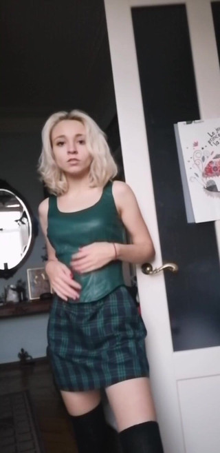 Barbie_princesslike: Krásný striptýz doma