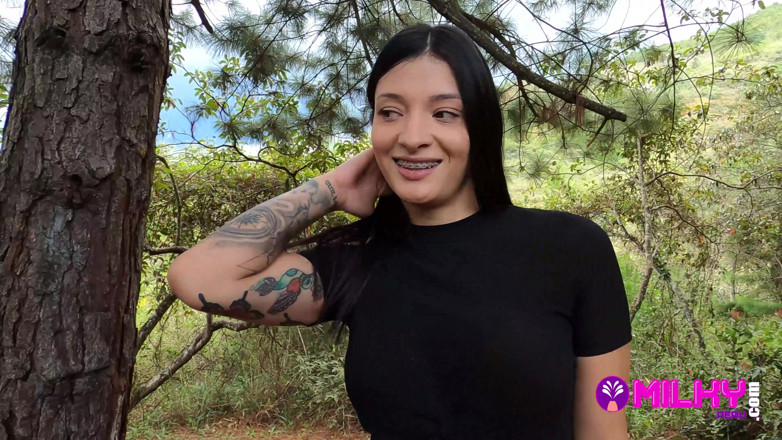 Milky Peru: 在森林里向性感女孩提供现金以换取性爱 - salome gil