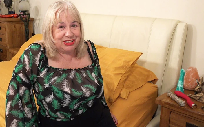 Dirty Doctors Clips - Solo Mature Playtime: Black Lingerie