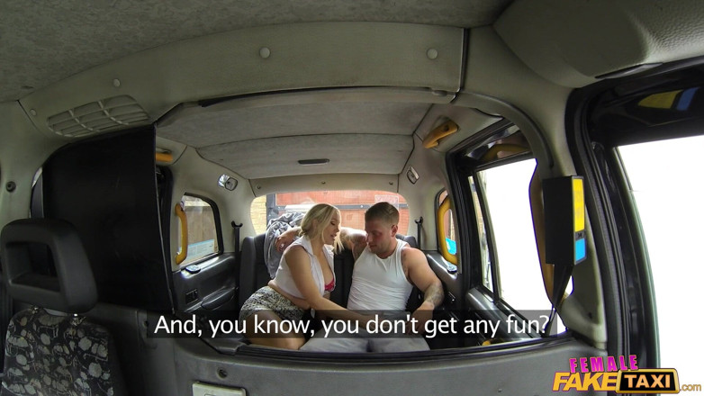 Female Fake Taxi: 女性假出租车 - 丰满的奶子手淫让壮男高潮