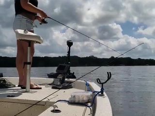 Coy Wilder: Un pic porno la pescuit hahaha cum îți petreci weekendul??