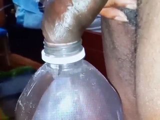 BlueBaker69: Büyük bir meyve suyu kabına işiyor