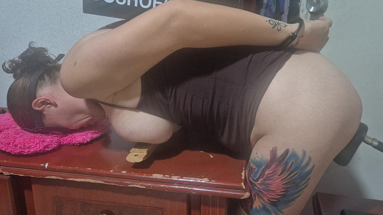 Submissive Susanna: Espinhos nos Seios