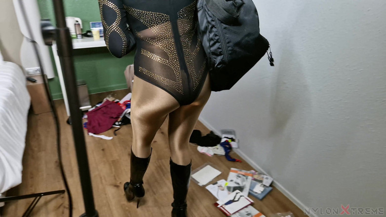 Nylon Xtreme: POV: Nora Fox è tornata e cerca di rubarmi