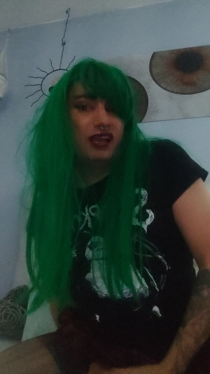 Alicia Moonkalation: Waria Punk Jerman Memberikan Cum Solo