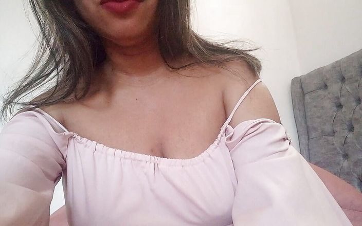 PATY PATY: Latina masturbiert, während sie uns von ihrem ersten mal erzählt,...