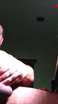 Hung Stud Masturbátor střílí mega-náklad 4K - chronický masturbátor