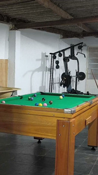 Bad Melli und Gabi Lux verloren im Schwimmbecken gegen die Carmonas und mussten ihnen den Ball abgeben