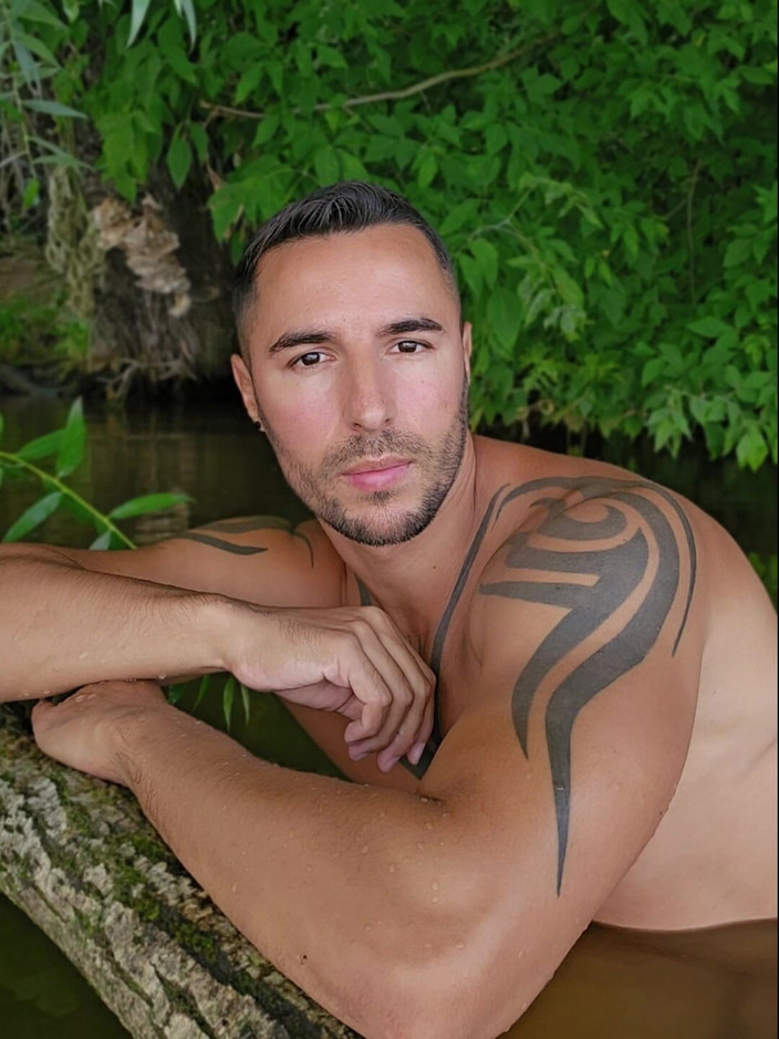 Roma Black: I Play with the Ass