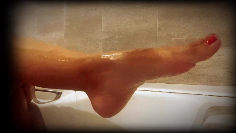 Mary Di: Schau zu, wie ich meine beine in der Wanne rasiere -...