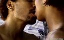 Gay show: Deux baiseurs de grosses bites noires se baisent dans la...