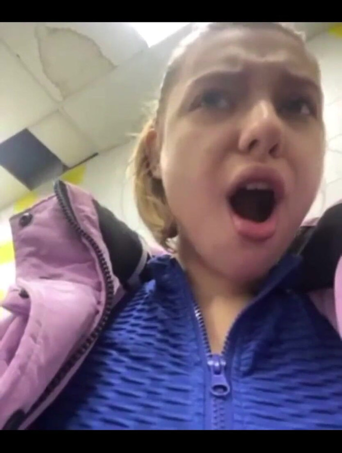 JuiceLussie: Masturbation dans une cabine d’essayage, gros plan