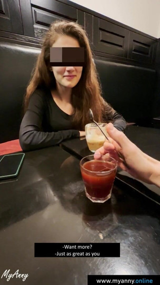 MyAnny: Sexe risqué dans un café, éjaculation dans la bouche