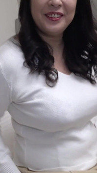 A Middle-aged Woman with Huge Tits Works at the Supermarket Near My House