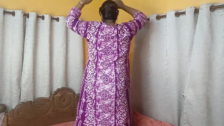 Indianbhabi2: Cô vợ gợi cảm Ấn Độ tự thủ dâm tại nhà.