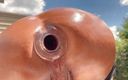 Jaymes Blonde: Enorm hallow buttplug in utomhus