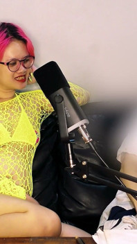 15 minute Podcast Interviu despre secretele sexuale, apoi gazda îl fute pe oaspete