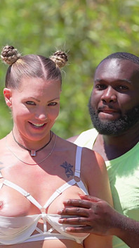 Semaj media whoiskateh è con il venditore di reggiseno orribile!