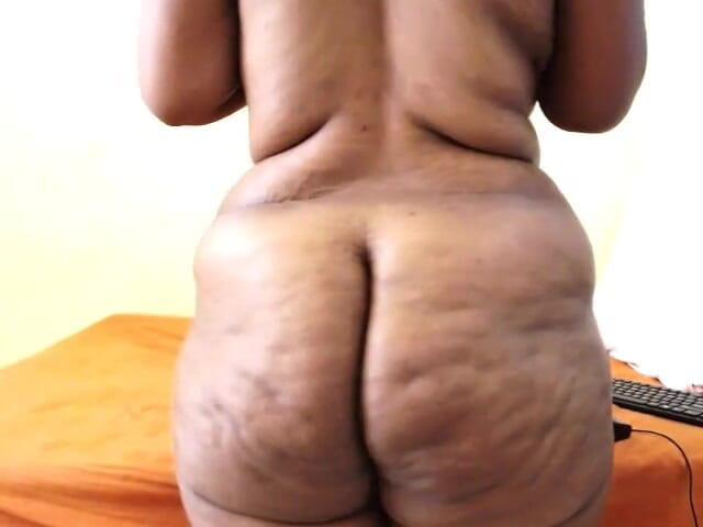 Big black clapping booties: Branle-moi mon cul énorme complètement nu et applaudit