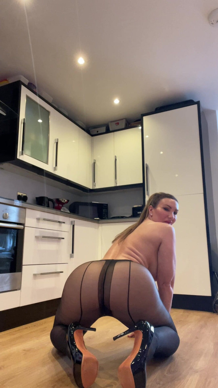 Sophie James: Semeada meia-calça joi cum contagem regressiva